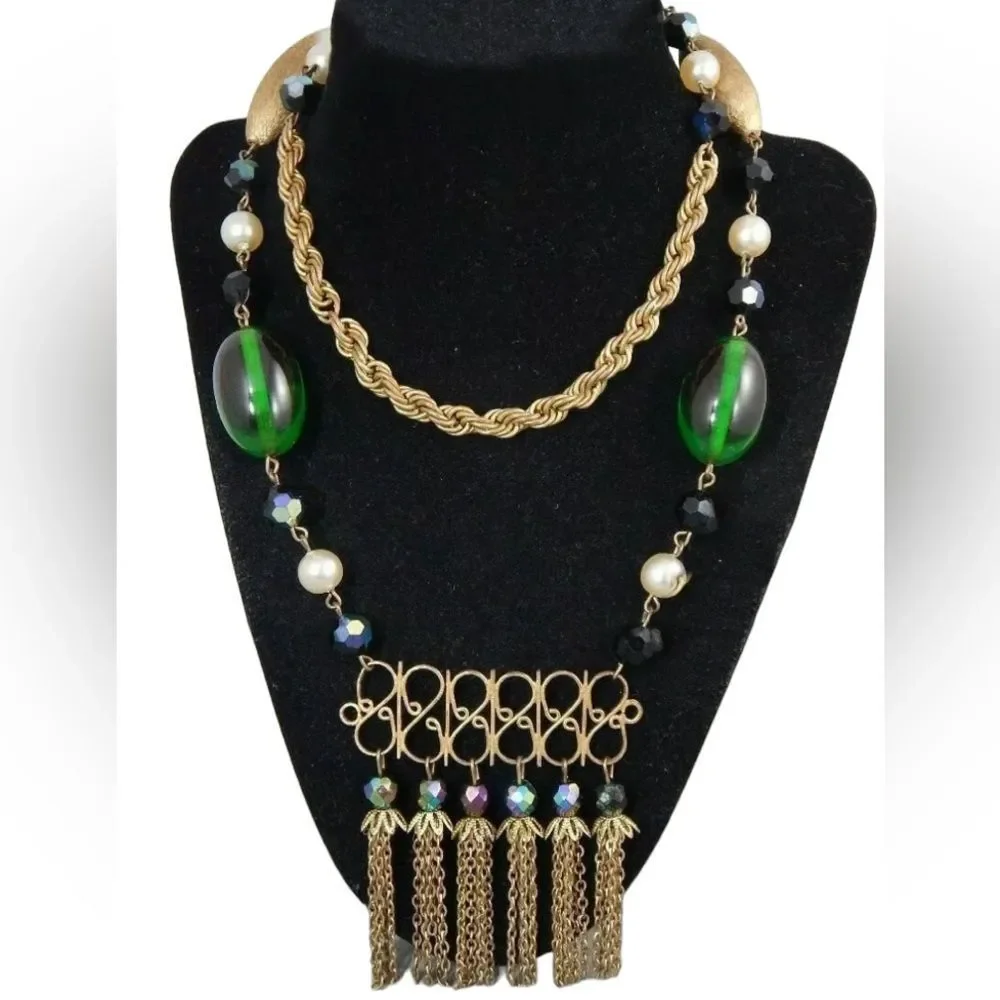 Vintage Lucite And Glass Bead Lavaliere Tassle Necklace